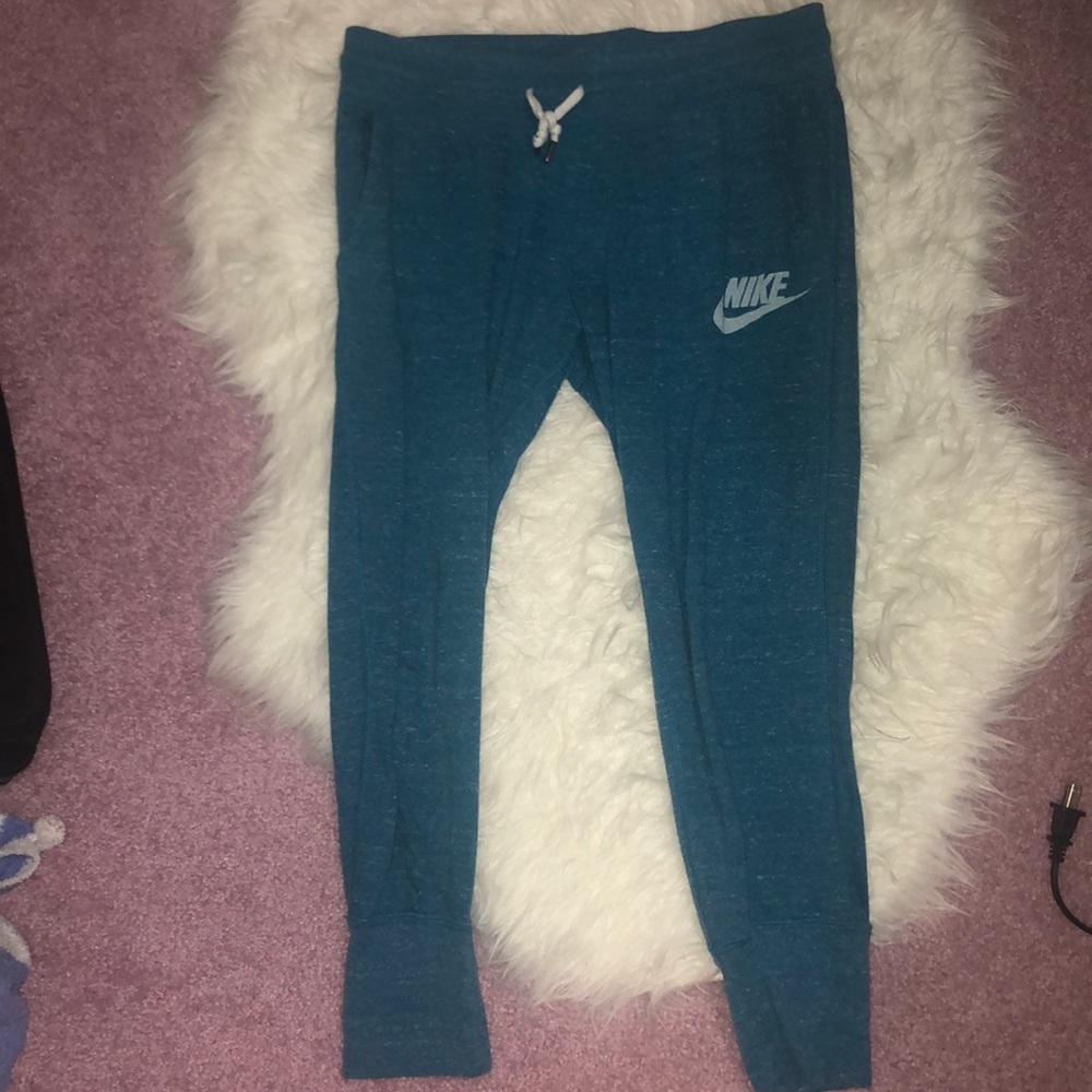 Nike lounge wear
